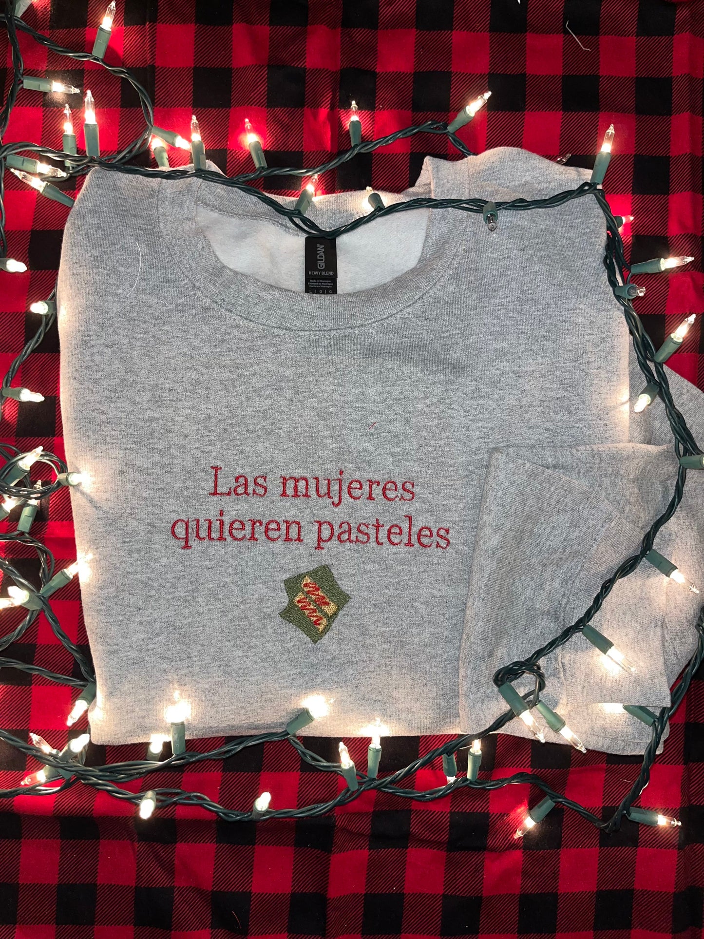 Las Mujeres Quieren Pasteles Christmas Holiday Crewneck